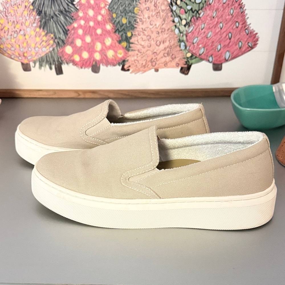 Abeo Women's Tan Slip-On Sneakers Size 9.5 - Picture 3 of 8